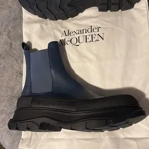 Alexander McQUEEN M Lea Slick Boot UK size 43 box says 40 smh Alexander McQueen | Shoes | Alexander Mcqueen M Lea Slick  main image 3
